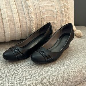 LifeStride soft system black wedge heels size 8
